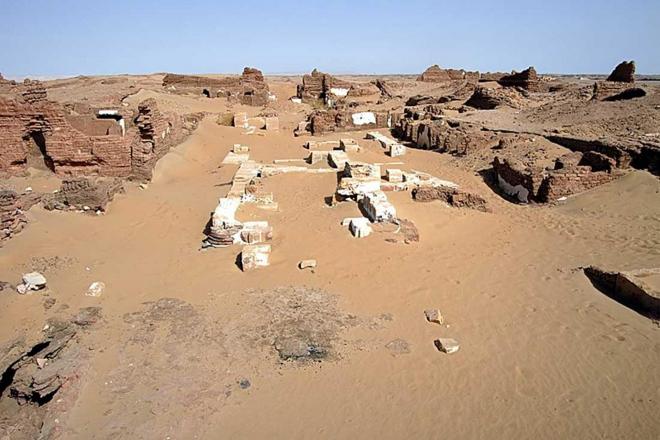 Ancient egyptian cemetery 8