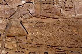 Medinet habou mains sexe et mains coupees 1