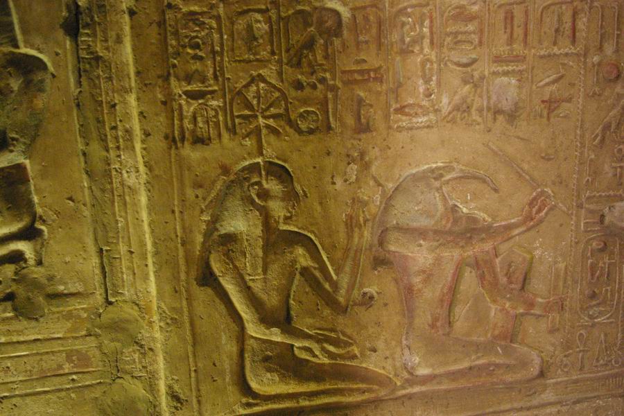 Sethi_Séchat et Thot, inscrivant les années de pharaon, sur la nervure d'une palme.