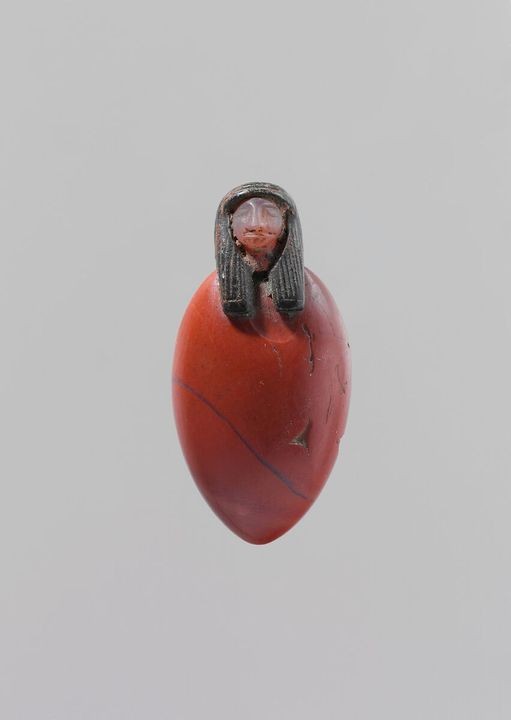     Musée d'art    Musée d'art métropolitain acc.  Amulette cœur avec tête humaine