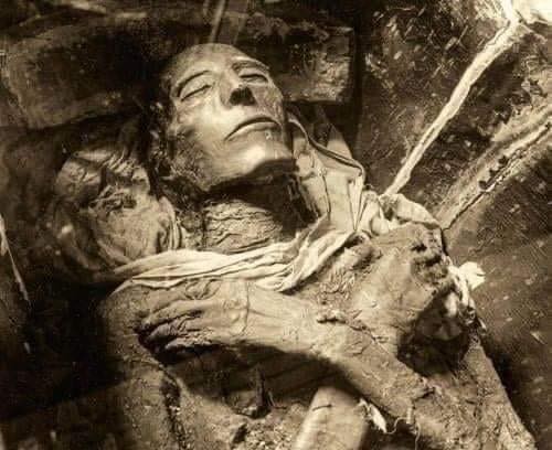 4300 ans et la momie conserve toujours les traits du visage du roi seti i 