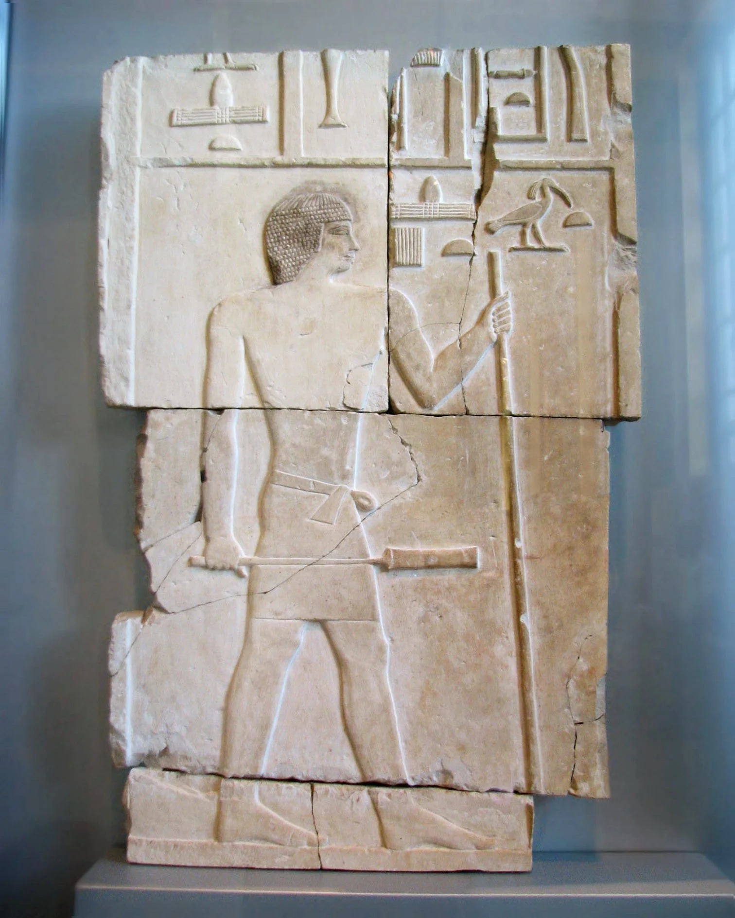 Soulagement d'Akhethotep - Le sceptre sekhem. S 42.