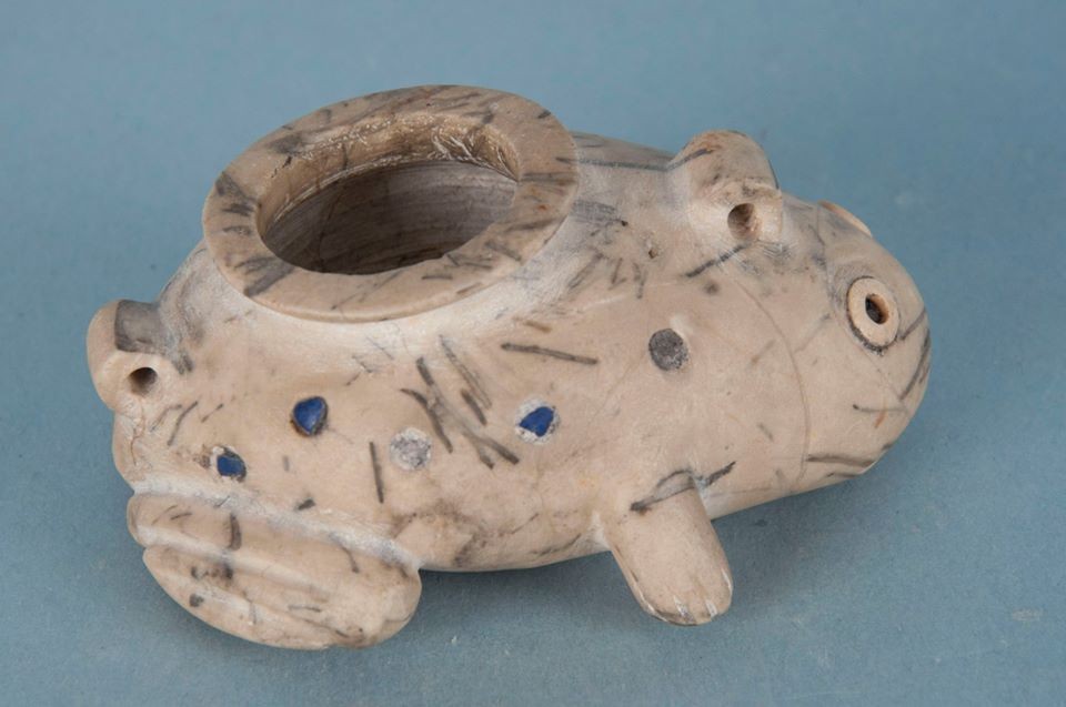 Limestone frog, back hollowed out of bowl (Naqada II-d)