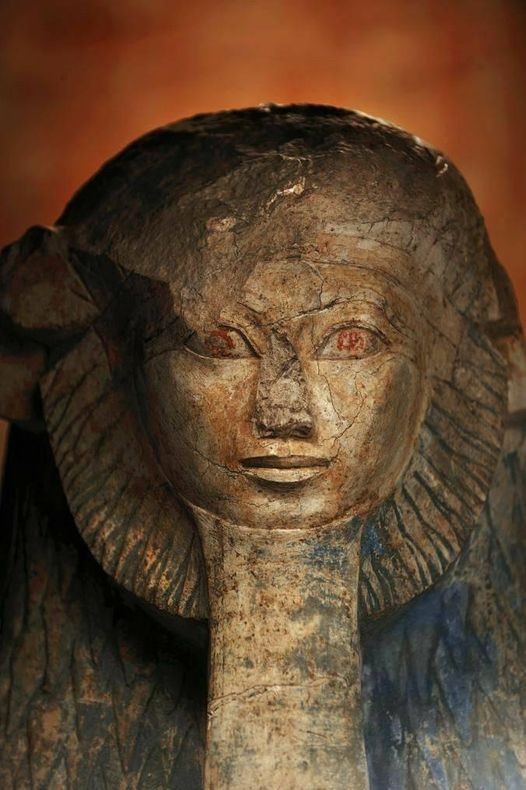 A statue of hatshepsut depicts her with a lion s mane and pharaoh s beard 