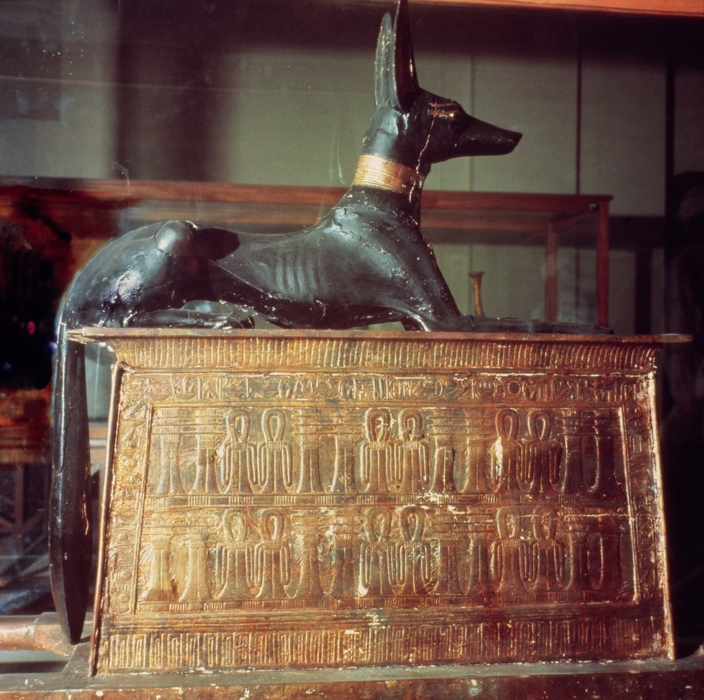 Anubis egyptian god of the dead seated atop a chest in the form of a shrine from the tomb of tutankhamun c 1370 52 bc new kingdom wood see also 149424 copie copie