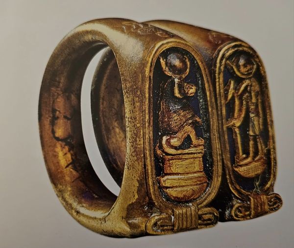 Bague en or annulaire et medius main gauche de toutankhamon thot sous sa forme d ibis et de babouin musee du caire 