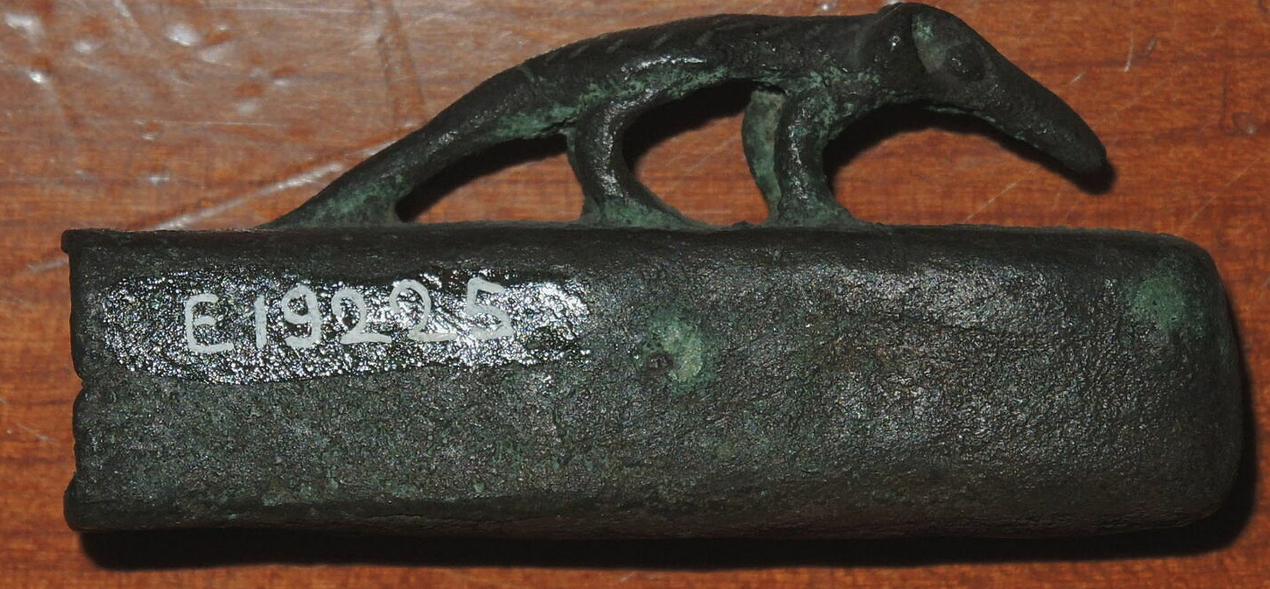 E 19225 ; MG 1716