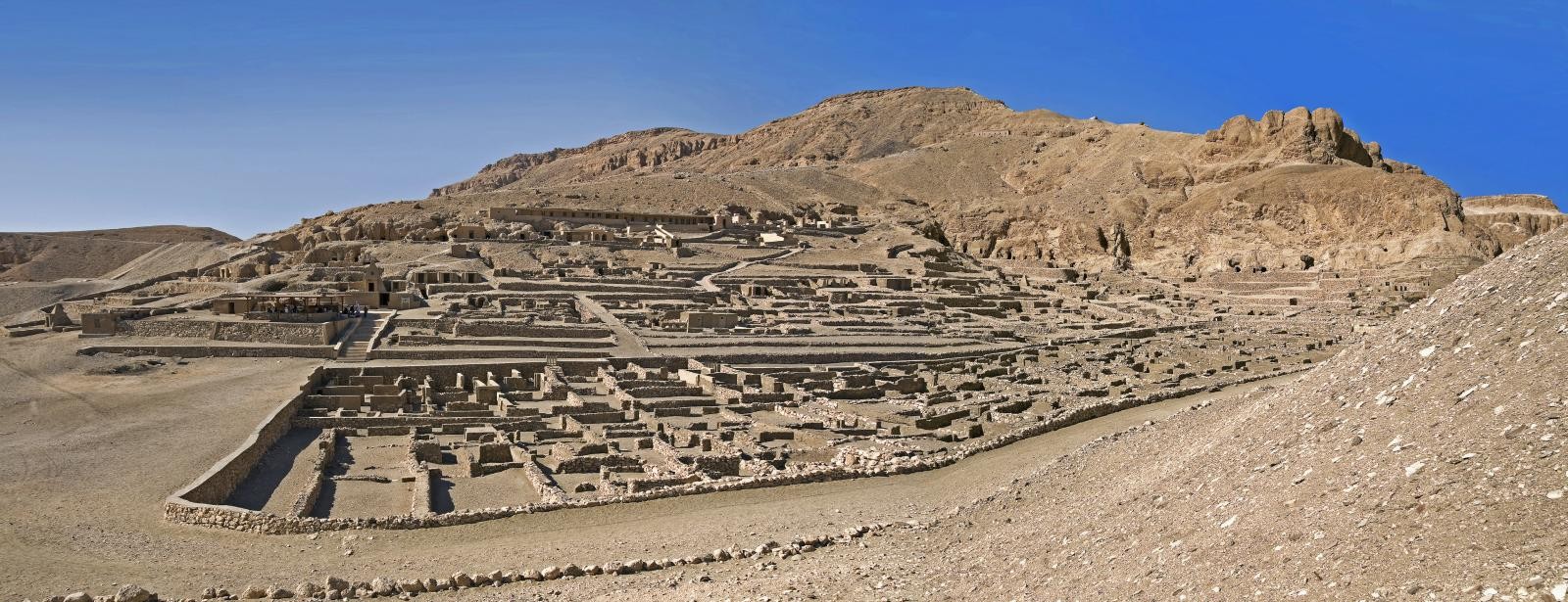 Deir el medina dans la montagne thebaine