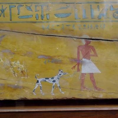 Detail du cercueil de khui qui est represente avec son chien iupu