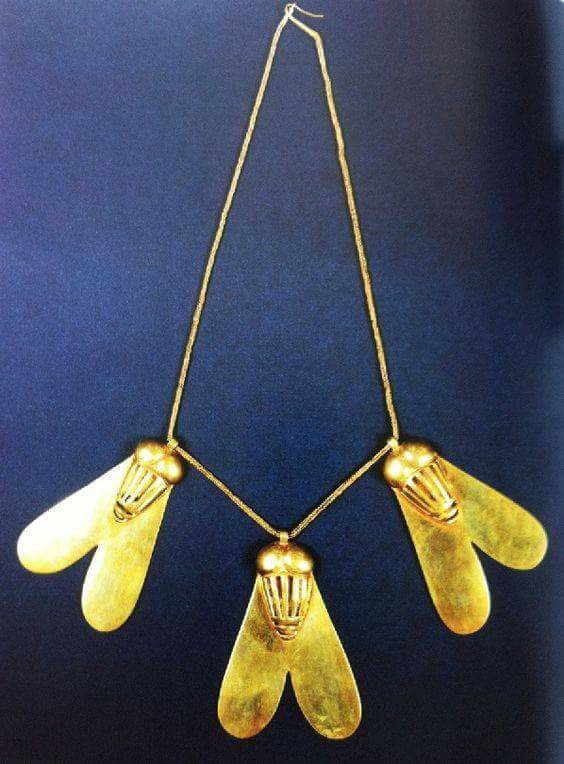 La médaille d'honneur du pharaon Ahmès.