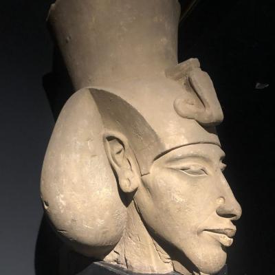 Pharaon Akhenaten - fou - mauvais  - ou très brillant ????