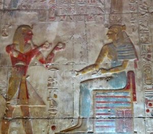 Séthy I effectue un rite d'offrande du vin dans son temple d'Abydos