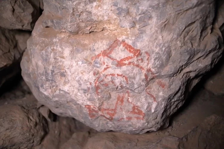 Symboles à environ 3 500 ans ont été decouverts dans le tunnel de yerkap