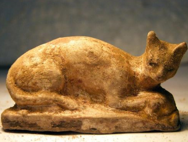 Une statue de chat dédiée à la déesse égyptienne Bastet découverte à Alexandrie.