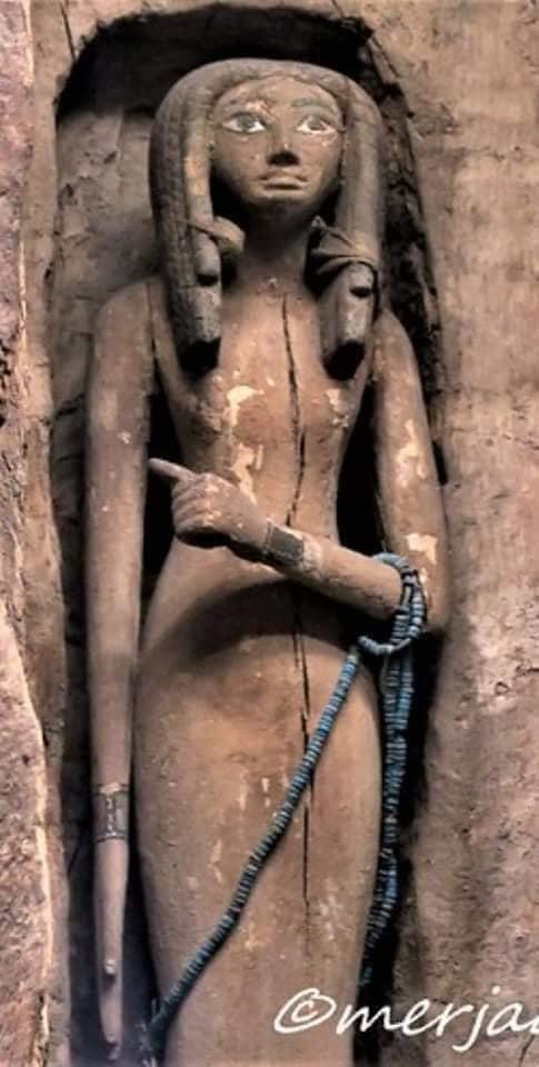 Lady Ibentina _ Deir el-Medina _ tomb of Satnem (no 1379) _ 18th dynasty, New Kingdom.
