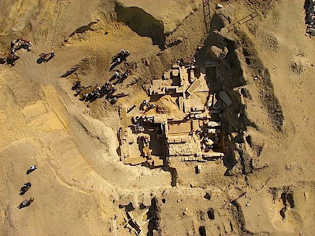 Des archéologues découvrent la tombe d'un scribe de la 26e dynastie en Égypte ancienne !