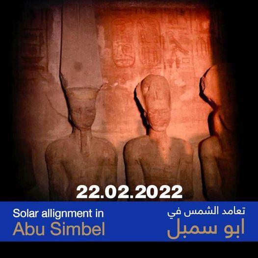 L'Égypte ancienne à travers les rayons de Râ pénétrant le naos.