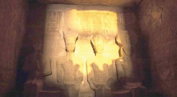 https://see.news/sun-illuminates-ramses-ii-face-in-aswan-for-20/