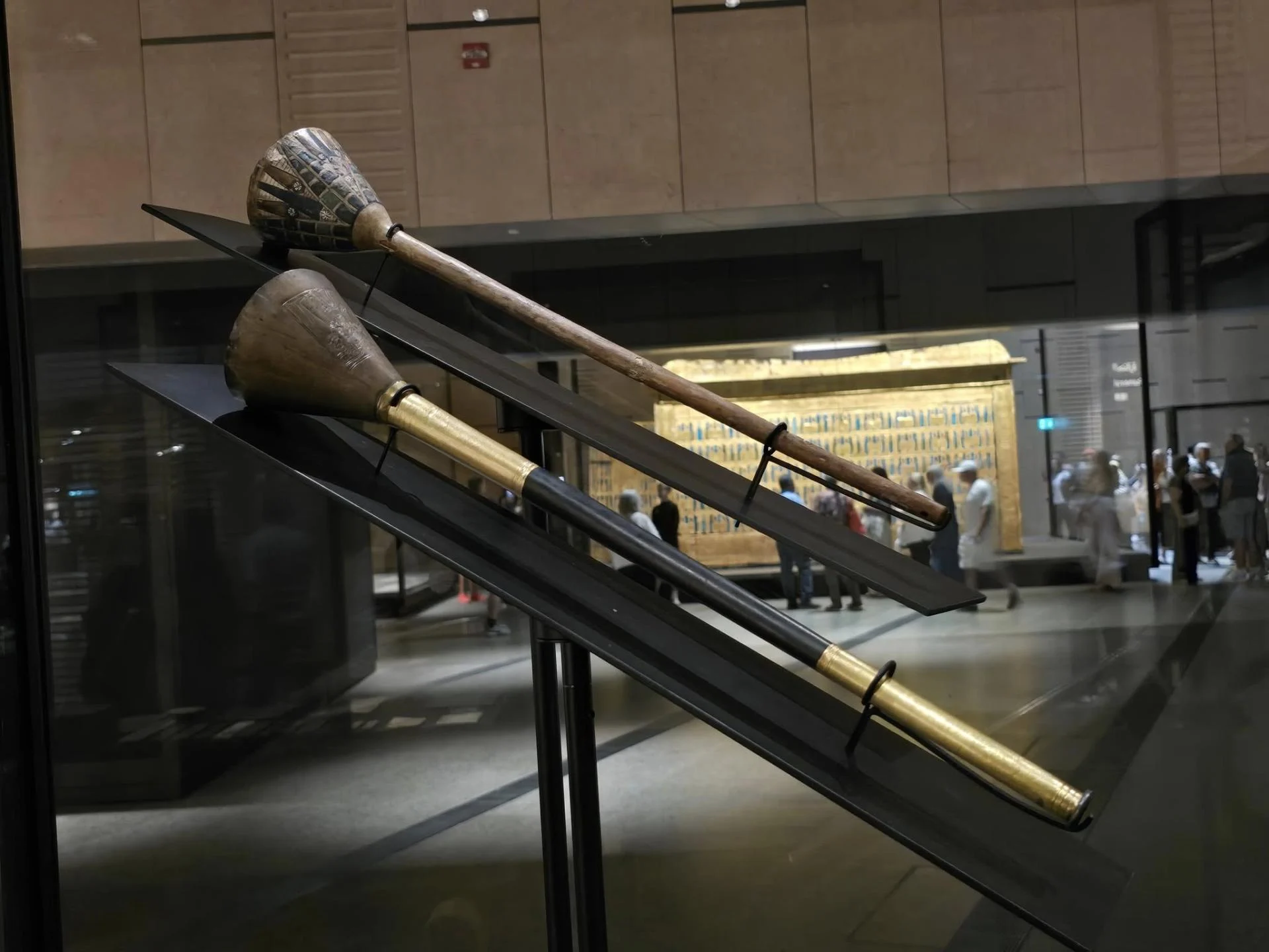 Al sissi pose la derniere piece du modele reduit du gme annoncant officiellement son ouverture