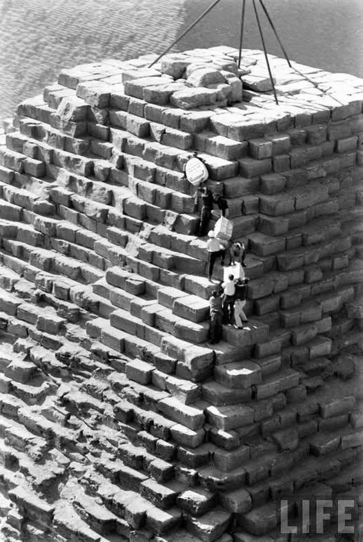Escalade des pyramides en 1964