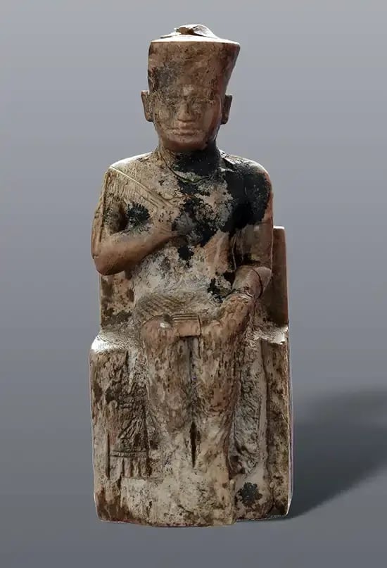 Estauilla en marfil que representa al faraon keops artifice de la gran piramide de giza 2f09d873 260618101638 550x807