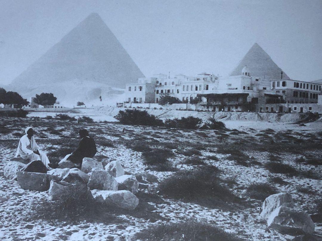 Giza piramidi e hotel mena house 1870 foto f bonfils