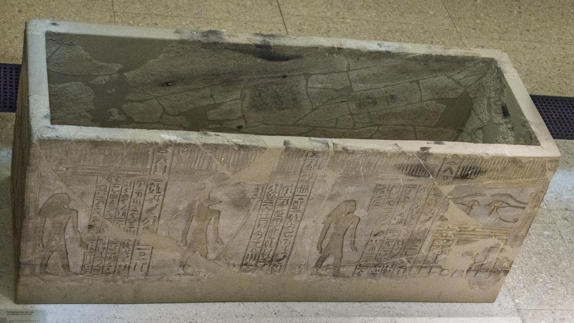 Sarcophagus of nehi sandstone d18 neues museum 25 2