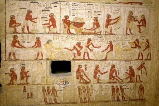 Les reliefs peints sur les murs du tombeau représentent ces scènes d'ouvriers effectuant diverses tâches de la vie quotidienne au cours de la vie du défunt.