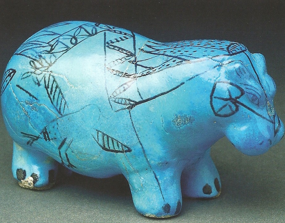 Un des celebres hippotames bleus a traits noirs musee du louvre